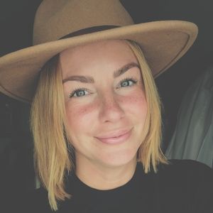 Meet your Posher, Bee